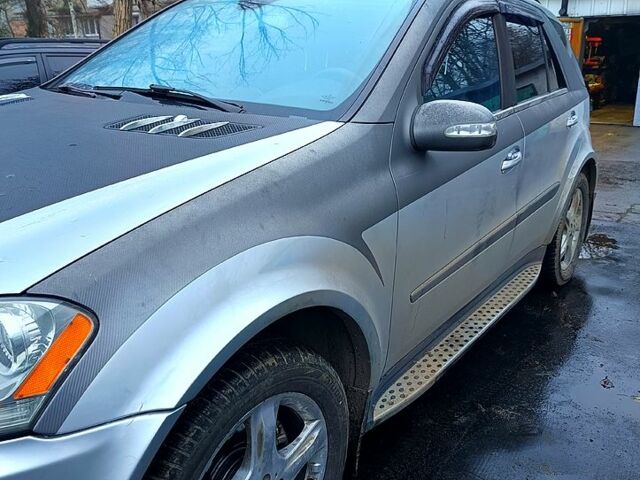 Серый Мерседес МЛ класс, объемом двигателя 3.5 л и пробегом 308 тыс. км за 6500 $, фото 8 на Automoto.ua