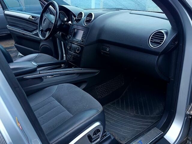 Серый Мерседес МЛ класс, объемом двигателя 3.5 л и пробегом 308 тыс. км за 6500 $, фото 2 на Automoto.ua