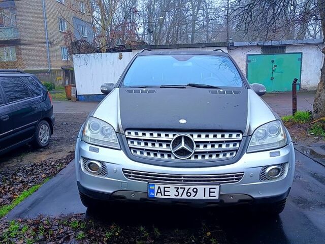 Серый Мерседес МЛ класс, объемом двигателя 3.5 л и пробегом 308 тыс. км за 6500 $, фото 7 на Automoto.ua