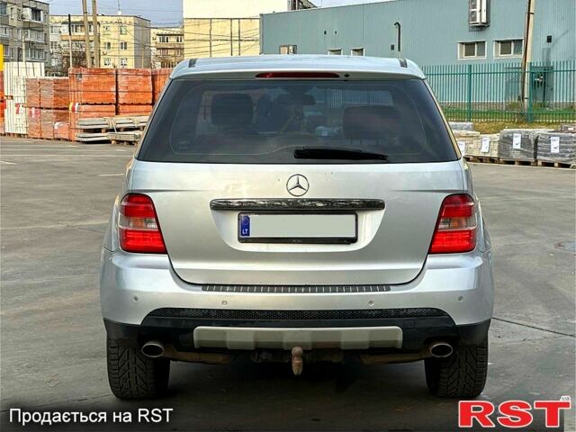 Сірий Мерседес МЛ класс, об'ємом двигуна 3 л та пробігом 435 тис. км за 6000 $, фото 7 на Automoto.ua