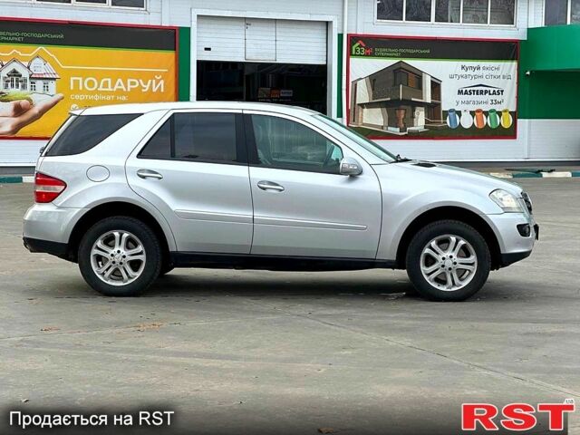 Сірий Мерседес МЛ класс, об'ємом двигуна 3 л та пробігом 435 тис. км за 6000 $, фото 6 на Automoto.ua