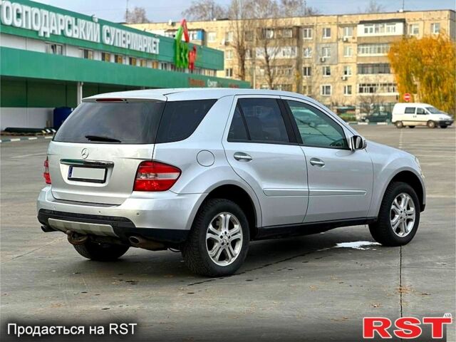 Сірий Мерседес МЛ класс, об'ємом двигуна 3 л та пробігом 435 тис. км за 6000 $, фото 2 на Automoto.ua