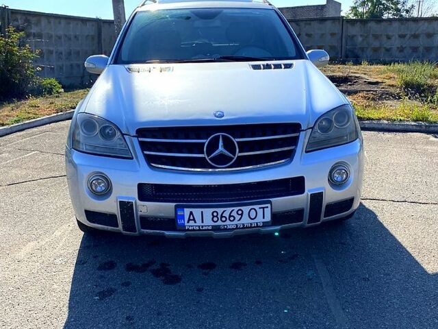 Серый Мерседес МЛ класс, объемом двигателя 3.5 л и пробегом 370 тыс. км за 10000 $, фото 2 на Automoto.ua