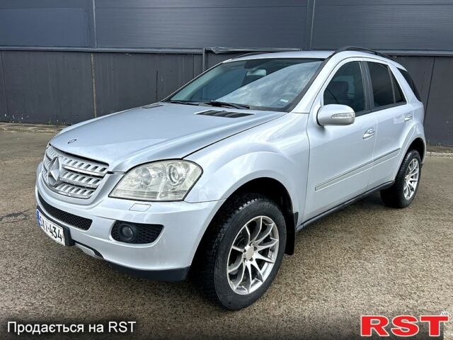 Мерседес МЛ класс 2007 у Києві на Automoto.ua Сірий Мерседес МЛ класс, об'ємом двигуна 3 л та пробігом 287 тис. км за 6000 $, фото 4 на Automoto.ua