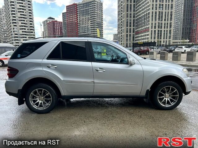 Мерседес МЛ класс 2007 у Києві на Automoto.ua Сірий Мерседес МЛ класс, об'ємом двигуна 3 л та пробігом 287 тис. км за 6000 $, фото 1 на Automoto.ua