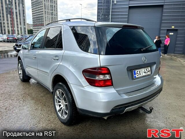 Мерседес МЛ класс 2007 у Києві на Automoto.ua Сірий Мерседес МЛ класс, об'ємом двигуна 3 л та пробігом 287 тис. км за 6000 $, фото 3 на Automoto.ua