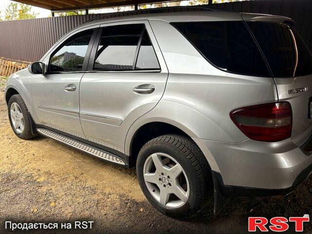 Сірий Мерседес МЛ класс, об'ємом двигуна 3 л та пробігом 261 тис. км за 15500 $, фото 4 на Automoto.ua