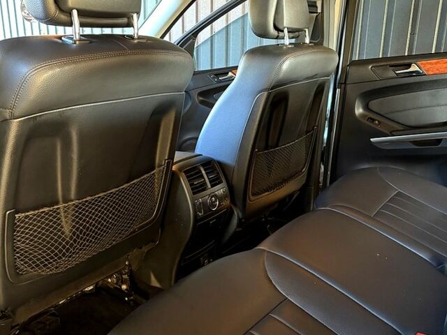 Сірий Мерседес МЛ класс, об'ємом двигуна 3 л та пробігом 261 тис. км за 15500 $, фото 9 на Automoto.ua