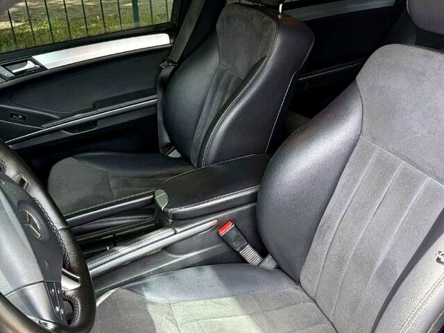 Серый Мерседес МЛ класс, объемом двигателя 3 л и пробегом 250 тыс. км за 5500 $, фото 2 на Automoto.ua