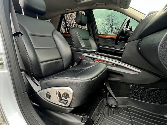 Серый Мерседес МЛ класс, объемом двигателя 3.5 л и пробегом 248 тыс. км за 10599 $, фото 11 на Automoto.ua