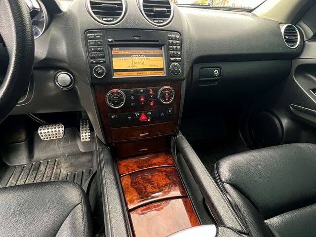 Серый Мерседес МЛ класс, объемом двигателя 3.5 л и пробегом 248 тыс. км за 10599 $, фото 12 на Automoto.ua