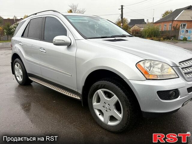 Сірий Мерседес МЛ класс, об'ємом двигуна 3 л та пробігом 261 тис. км за 15500 $, фото 2 на Automoto.ua