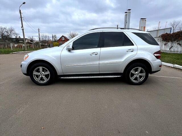 Серый Мерседес МЛ класс, объемом двигателя 3.5 л и пробегом 248 тыс. км за 10599 $, фото 4 на Automoto.ua