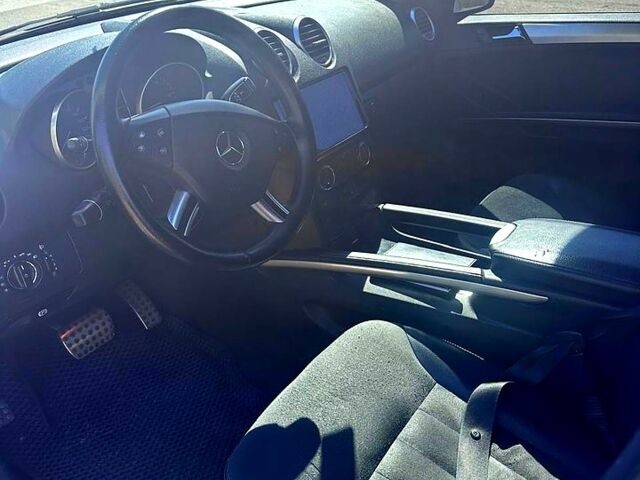 Серый Мерседес МЛ класс, объемом двигателя 3 л и пробегом 250 тыс. км за 6000 $, фото 8 на Automoto.ua