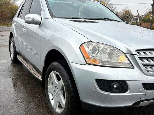 Сірий Мерседес МЛ класс, об'ємом двигуна 3 л та пробігом 261 тис. км за 15500 $, фото 1 на Automoto.ua