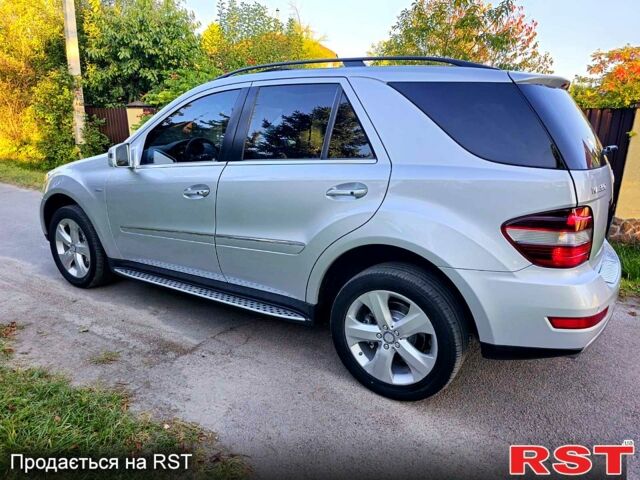 Сірий Мерседес МЛ класс, об'ємом двигуна 3 л та пробігом 208 тис. км за 15500 $, фото 3 на Automoto.ua