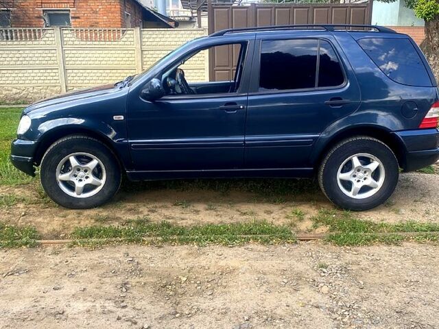 Синій Мерседес МЛ класс, об'ємом двигуна 3.2 л та пробігом 319 тис. км за 5300 $, фото 6 на Automoto.ua