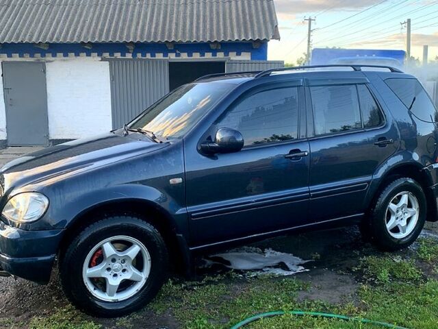 Синій Мерседес МЛ класс, об'ємом двигуна 2.7 л та пробігом 500 тис. км за 6500 $, фото 2 на Automoto.ua