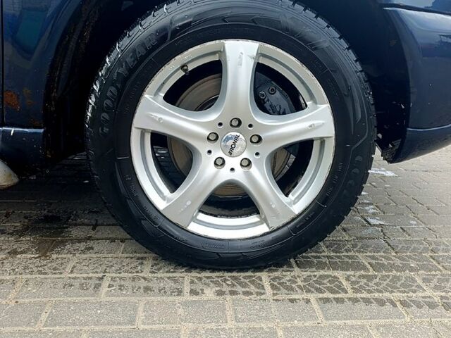 Синий Мерседес МЛ класс, объемом двигателя 2.7 л и пробегом 400 тыс. км за 4100 $, фото 4 на Automoto.ua