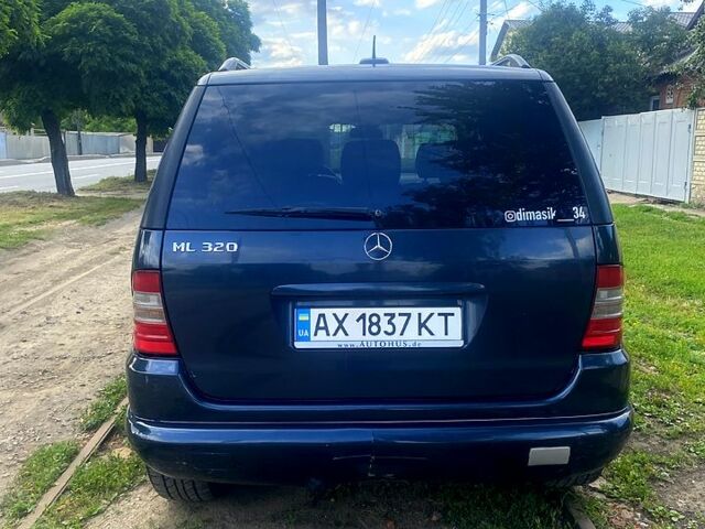 Синій Мерседес МЛ класс, об'ємом двигуна 3.2 л та пробігом 319 тис. км за 5300 $, фото 5 на Automoto.ua