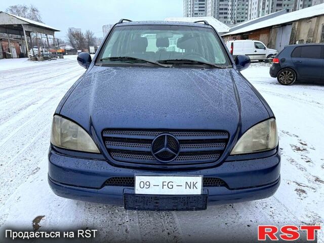 Синій Мерседес МЛ класс, об'ємом двигуна 2.7 л та пробігом 278 тис. км за 3700 $, фото 3 на Automoto.ua