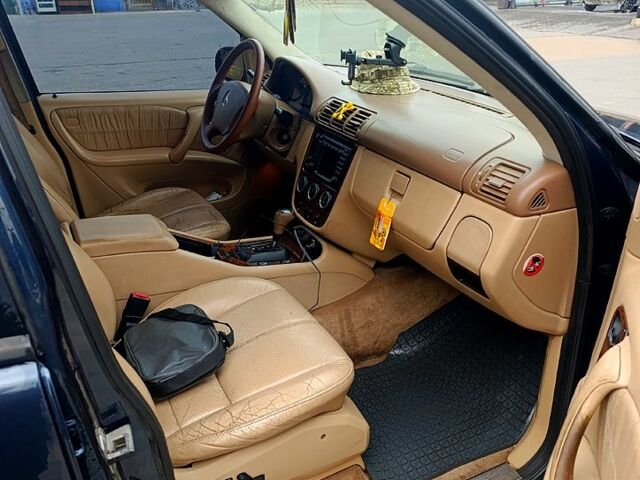 Синий Мерседес МЛ класс, объемом двигателя 2.7 л и пробегом 400 тыс. км за 4100 $, фото 3 на Automoto.ua