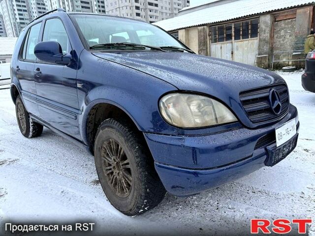 Синій Мерседес МЛ класс, об'ємом двигуна 2.7 л та пробігом 278 тис. км за 3700 $, фото 4 на Automoto.ua