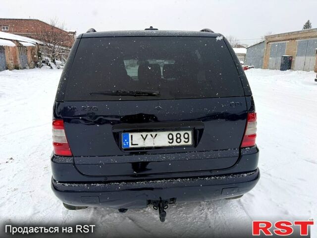 Синій Мерседес МЛ класс, об'ємом двигуна 2.7 л та пробігом 270 тис. км за 3500 $, фото 4 на Automoto.ua