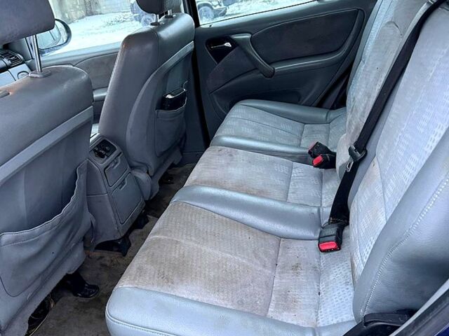 Синій Мерседес МЛ класс, об'ємом двигуна 2.7 л та пробігом 278 тис. км за 3700 $, фото 8 на Automoto.ua