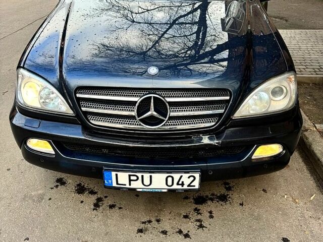 Синий Мерседес МЛ класс, объемом двигателя 4 л и пробегом 200 тыс. км за 4500 $, фото 4 на Automoto.ua
