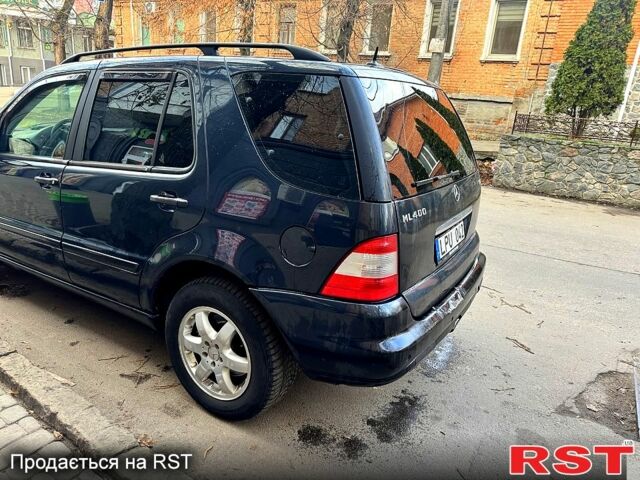 Синий Мерседес МЛ класс, объемом двигателя 4 л и пробегом 200 тыс. км за 4500 $, фото 3 на Automoto.ua