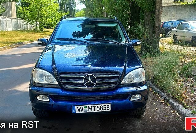 Синий Мерседес МЛ класс, объемом двигателя 2.7 л и пробегом 350 тыс. км за 3700 $, фото 3 на Automoto.ua