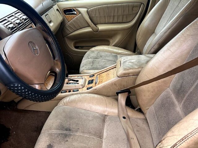 Зеленый Мерседес МЛ класс, объемом двигателя 4 л и пробегом 300 тыс. км за 2999 $, фото 3 на Automoto.ua