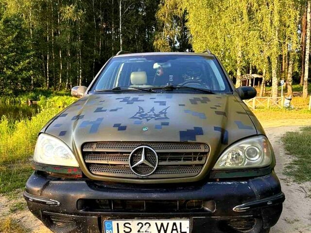 Зелений Мерседес МЛ класс, об'ємом двигуна 2.7 л та пробігом 258 тис. км за 3300 $, фото 1 на Automoto.ua