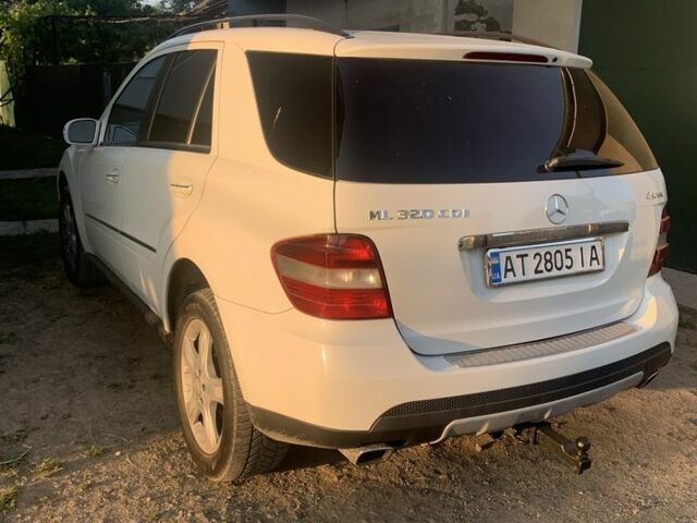 Белый Мерседес МЛ, объемом двигателя 3 л и пробегом 275 тыс. км за 12500 $, фото 1 на Automoto.ua