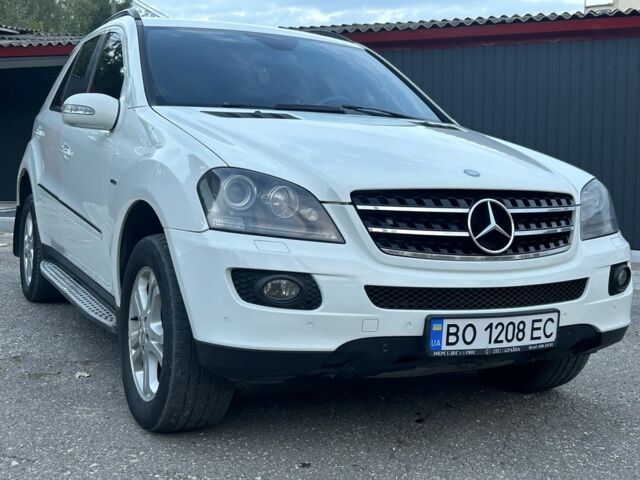 Білий Мерседес МЛ, об'ємом двигуна 3.5 л та пробігом 245 тис. км за 10500 $, фото 4 на Automoto.ua