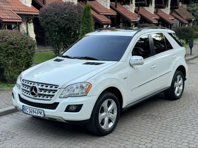 Белый Мерседес МЛ, объемом двигателя 3 л и пробегом 255 тыс. км за 12950 $, фото 4 на Automoto.ua