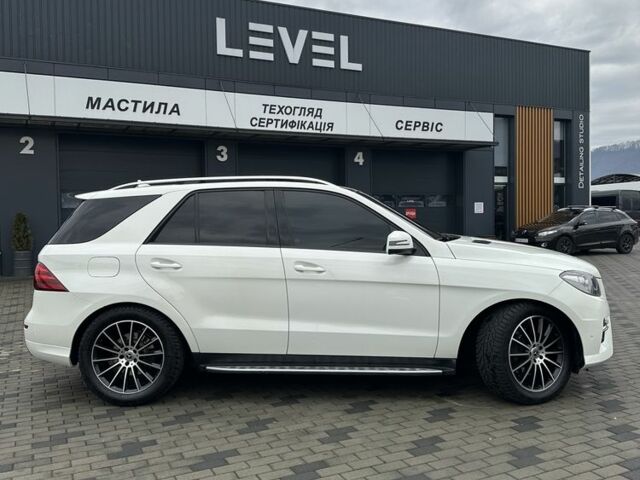 Белый Мерседес МЛ, объемом двигателя 0 л и пробегом 200 тыс. км за 25500 $, фото 1 на Automoto.ua