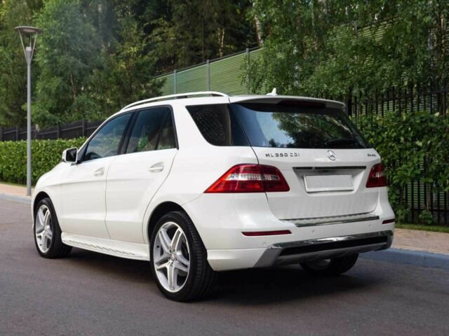 Білий Мерседес МЛ, об'ємом двигуна 3 л та пробігом 159 тис. км за 19000 $, фото 2 на Automoto.ua