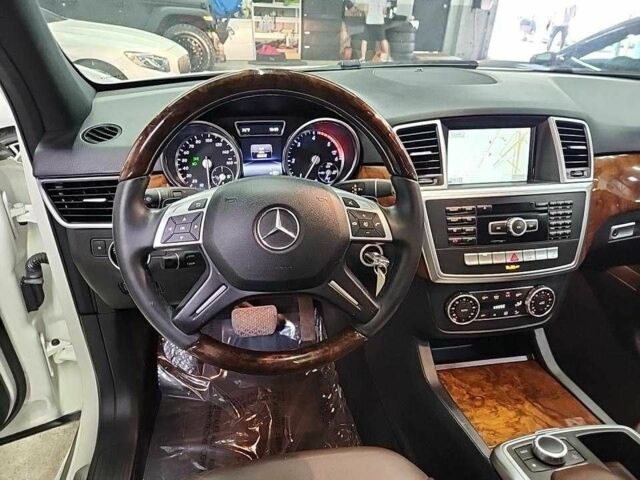 Белый Мерседес МЛ, объемом двигателя 3 л и пробегом 130 тыс. км за 5300 $, фото 4 на Automoto.ua