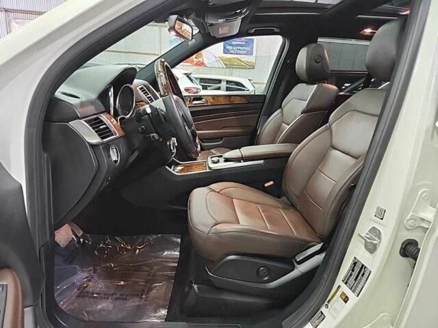 Білий Мерседес МЛ, об'ємом двигуна 3 л та пробігом 130 тис. км за 5300 $, фото 3 на Automoto.ua