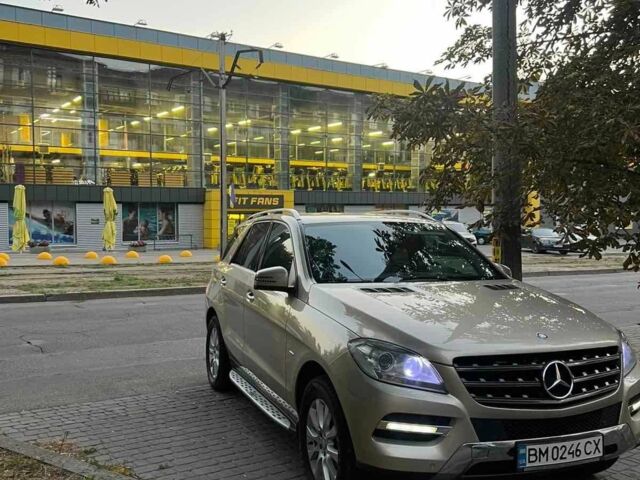 Бежевий Мерседес МЛ, об'ємом двигуна 2.1 л та пробігом 300 тис. км за 22500 $, фото 3 на Automoto.ua