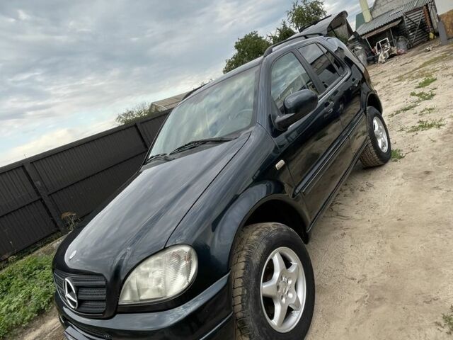 Чорний Мерседес МЛ, об'ємом двигуна 2.7 л та пробігом 350 тис. км за 6100 $, фото 1 на Automoto.ua