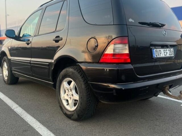 Чорний Мерседес МЛ, об'ємом двигуна 2.7 л та пробігом 390 тис. км за 4500 $, фото 9 на Automoto.ua