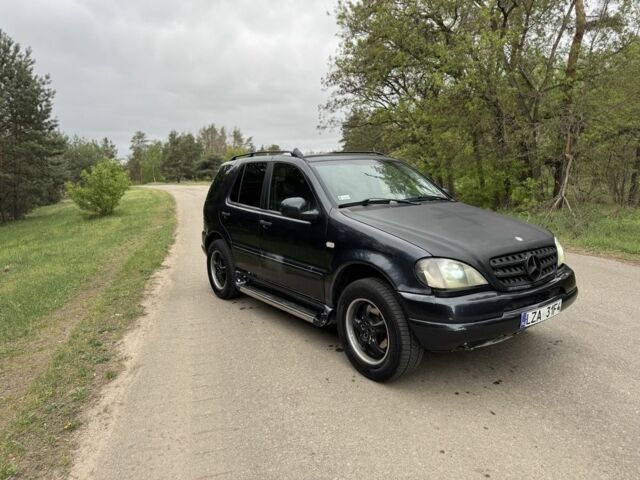 Чорний Мерседес МЛ, об'ємом двигуна 3.2 л та пробігом 358 тис. км за 3850 $, фото 3 на Automoto.ua