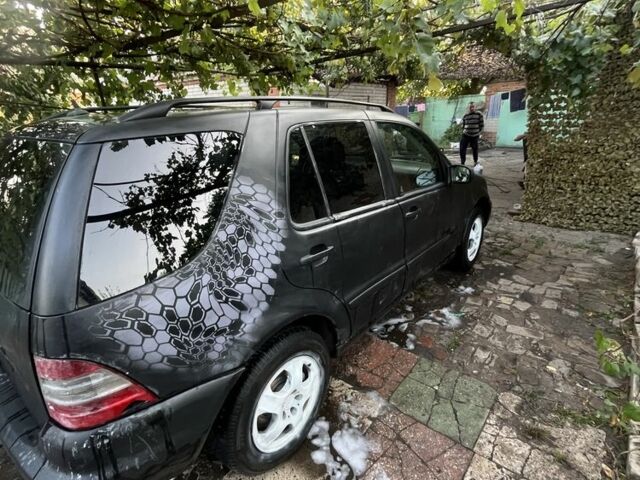 Чорний Мерседес МЛ, об'ємом двигуна 2.7 л та пробігом 448 тис. км за 2000 $, фото 5 на Automoto.ua