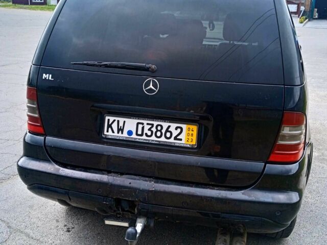 Чорний Мерседес МЛ, об'ємом двигуна 2.7 л та пробігом 305 тис. км за 165000 $, фото 7 на Automoto.ua
