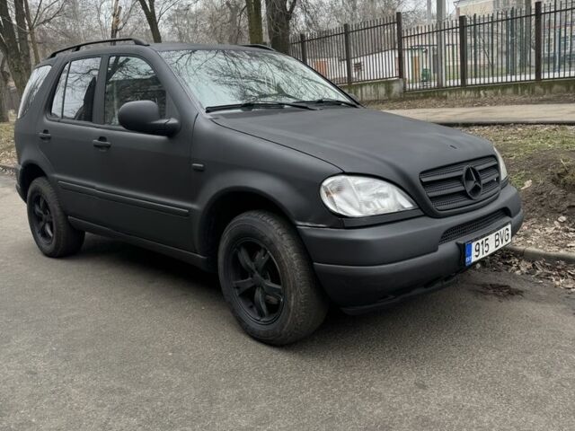 Черный Мерседес МЛ, объемом двигателя 0 л и пробегом 1000 тыс. км за 4200 $, фото 3 на Automoto.ua