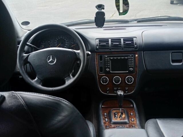 Чорний Мерседес МЛ, об'ємом двигуна 2.7 л та пробігом 305 тис. км за 165000 $, фото 2 на Automoto.ua
