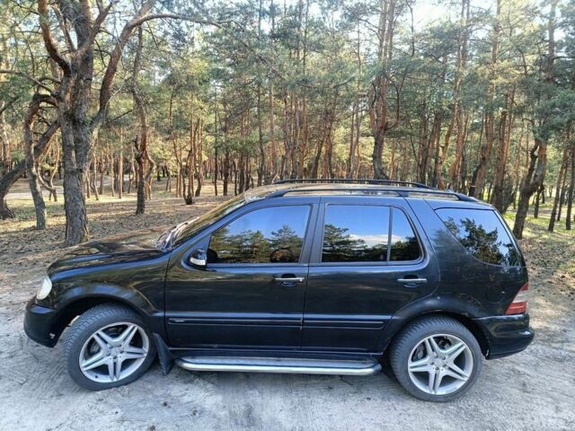 Чорний Мерседес МЛ, об'ємом двигуна 2.7 л та пробігом 500 тис. км за 7500 $, фото 4 на Automoto.ua